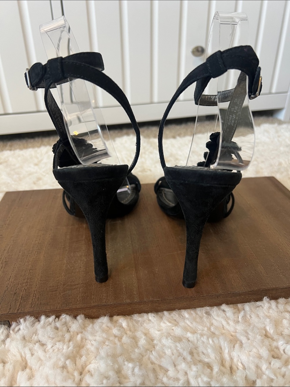 Coach 8.5 suede heels black with metallic pewter flowers New - Picture 4 of 5